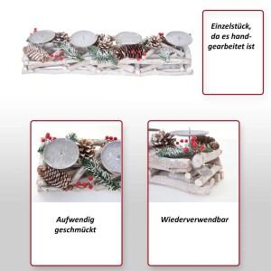 Länglicher Adventskranz aus Holz, weiß, mit Kerzenhaltern, Tannenzapfen und roten Beeren.