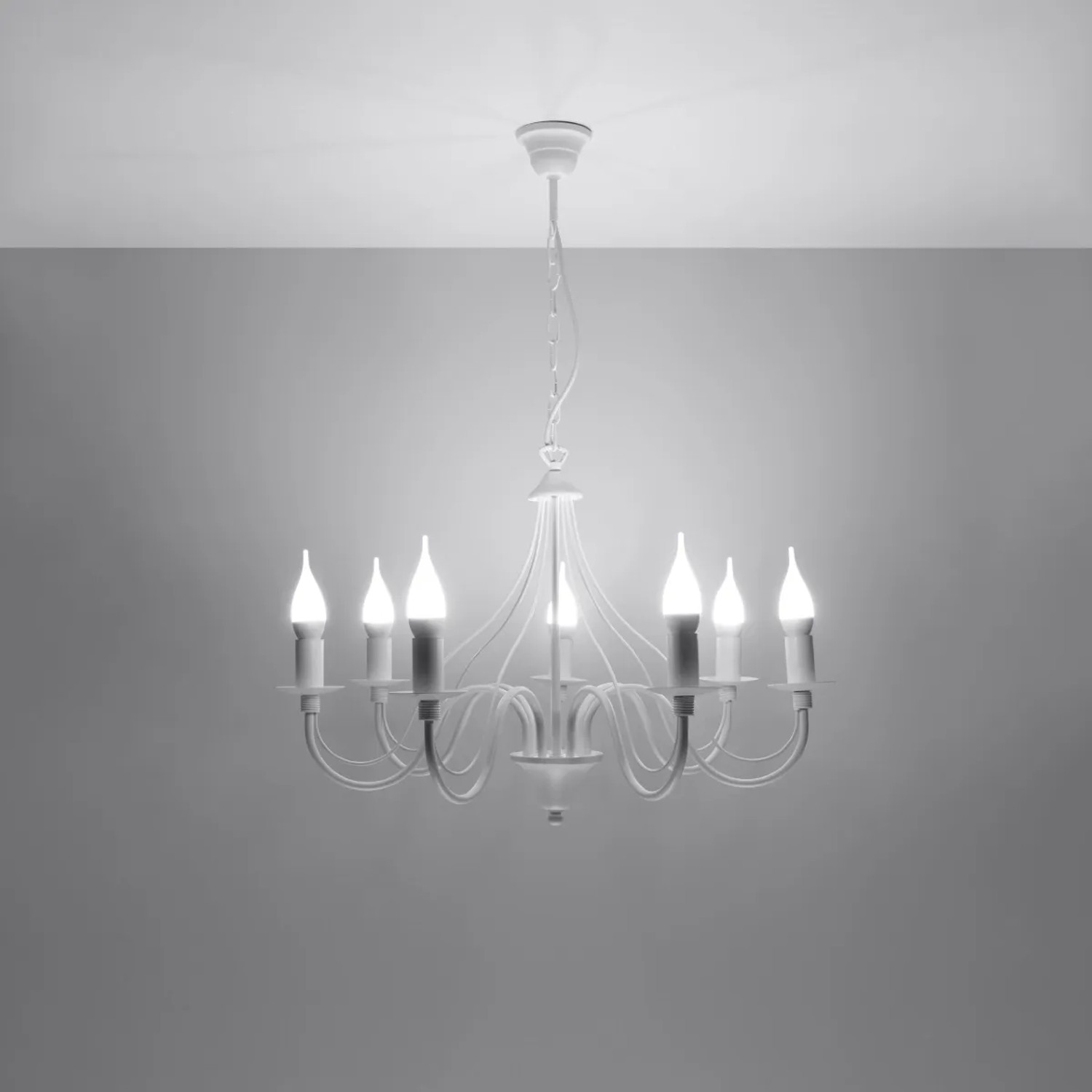 Weißer Sollux Lighting Kronleuchter Minerwa 7 mit Kerzenoptik für Wohnzimmer & Schlafzimmer.
