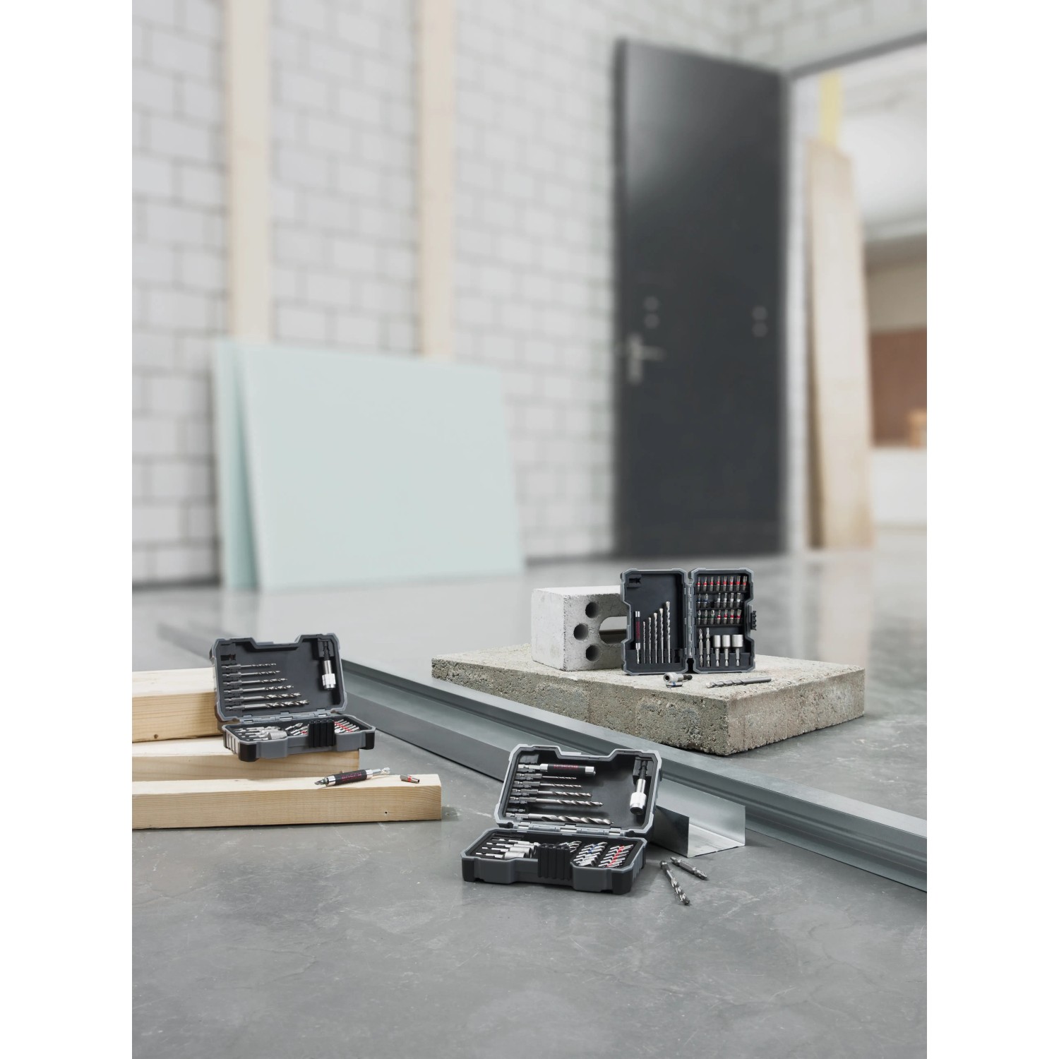 Bosch Betonbohrer-/Bit-Set, 35-teilig, mit Bohrern und Bits in Kunststoffkoffer.