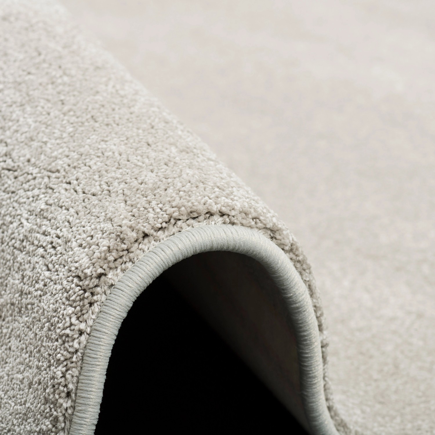 Detailansicht: Champagnerfarbener Snapstyle Hochflor Teppich (100x400cm) mit weichem Velours.