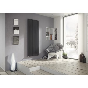 Ximax Raumheizkörper P1, 1800x445 mm, Anthrazit, 858 Watt, vertikale Paneelprofile im modernen Wohnraum.