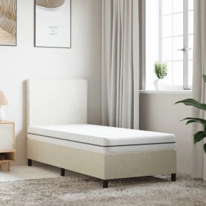 Weiße vidaXL Kindermatratze Schaumstoff 80x160 cm auf hellem Bettgestell. Mittelweiche Matratze im Kinderzimmer.