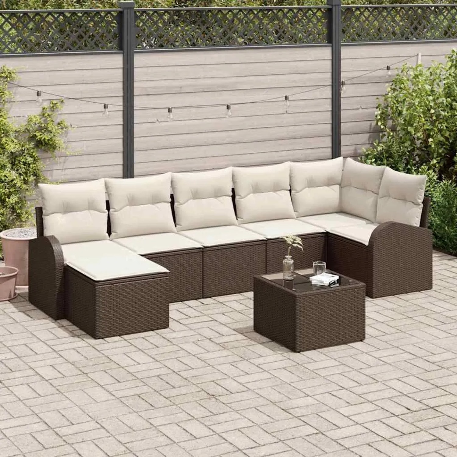 Braunes 8-teiliges Garten-Sofa-Set aus Rattan mit Kissen und Tisch.