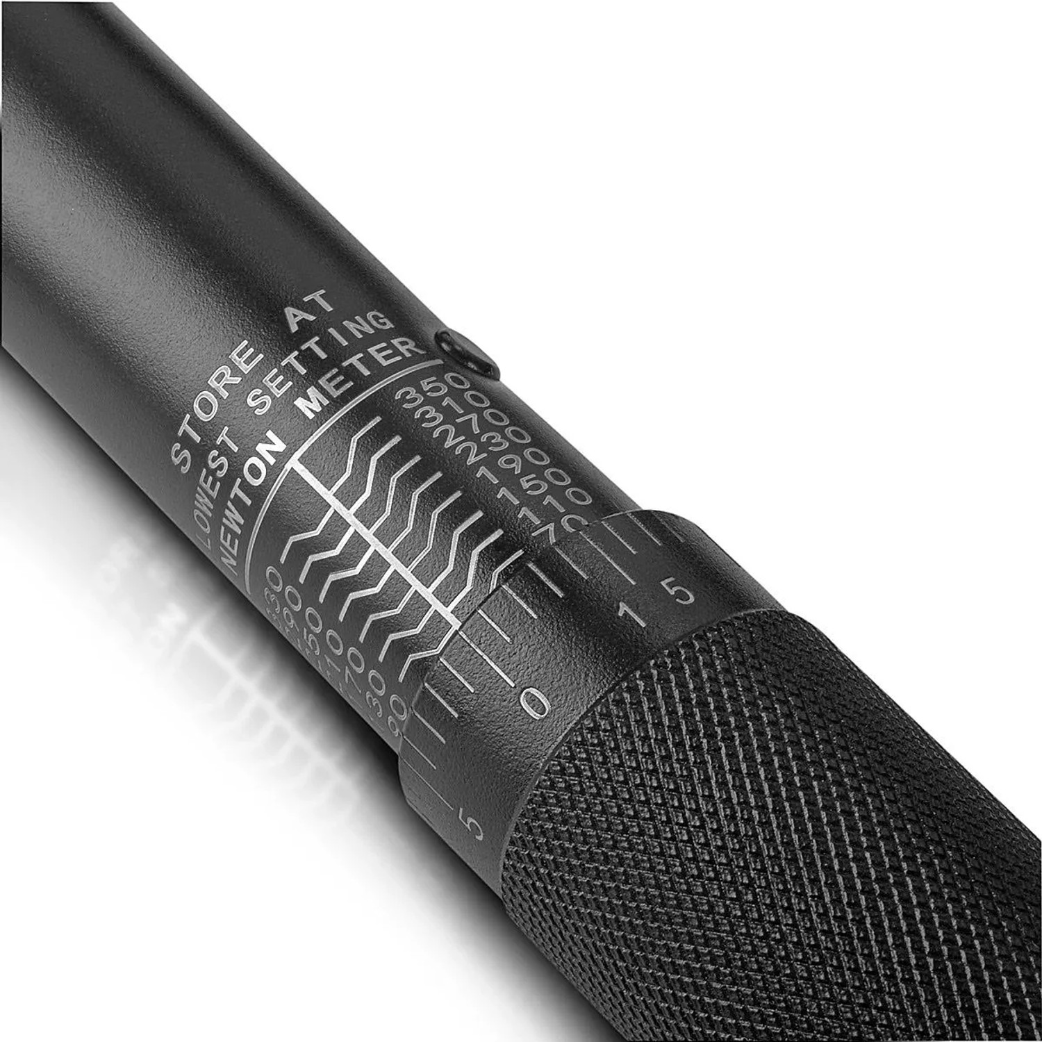 STAHLWERK Drehmomentschlüssel TW-350 ST: Nahaufnahme der schwarzen Skala mit 70-350 Nm und gerändeltem Griff.
