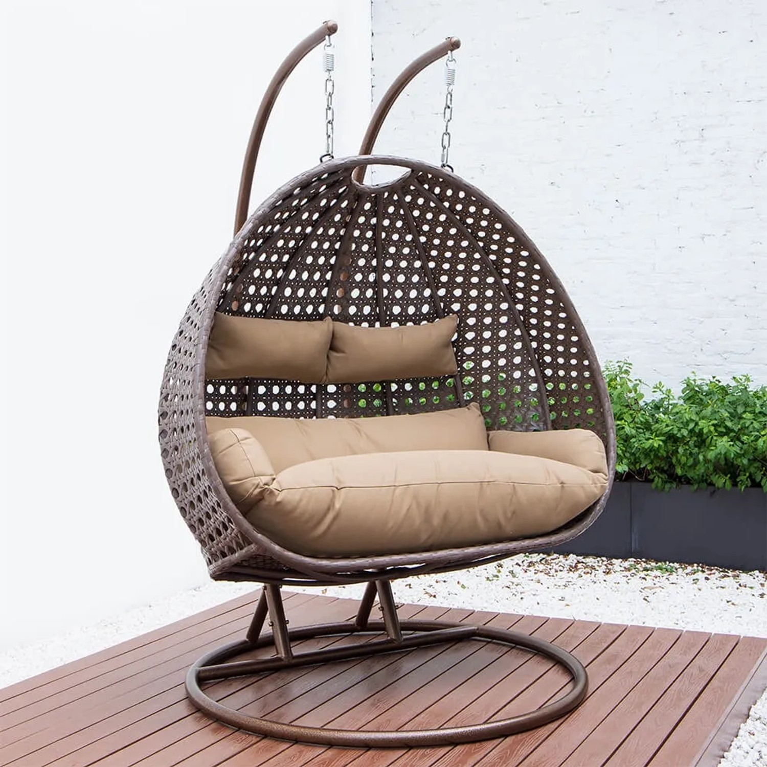 Home Deluxe Hängesessel Twin aus Polyrattan, braun, mit Kissen und Regenabdeckung.