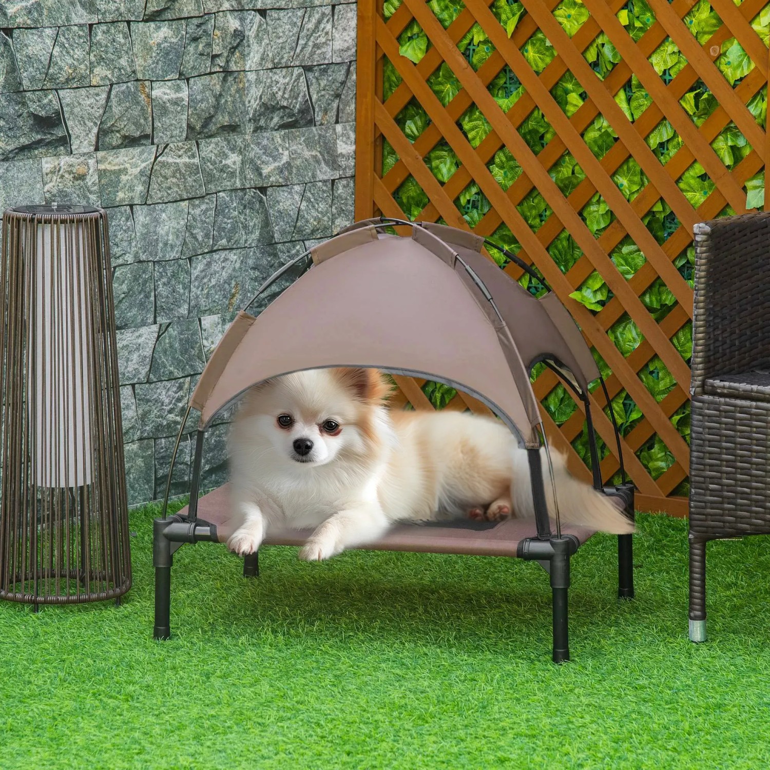 PawHut Hundebett mit Baldachin, klappbar, für kleine Hunde im Garten.