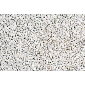 Nahaufnahme von weißem Carrara Marmor Splitt (9-12 mm) als Zierkies.