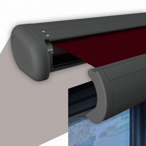 Elektrische Kassettenmarkise in Basaltgrau mit beerefarbenem Tuch, Markisenmaße 4.0x3.0 m.