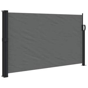 Ausgezogene, anthrazitfarbene furnicato Seitenmarkise 120x500 cm für Terrasse und Balkon.