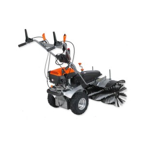 FUXTEC Benzin-Kehrmaschine FX-KM1196, 100 cm Arbeitsbreite, silber-orange mit großer Kehrbürste und robusten Rädern.