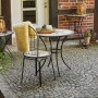 Runder, grauer Siena Garden Gartentisch Stella (Ø 70 cm) mit Stahlgestell und Mosaikmuster.