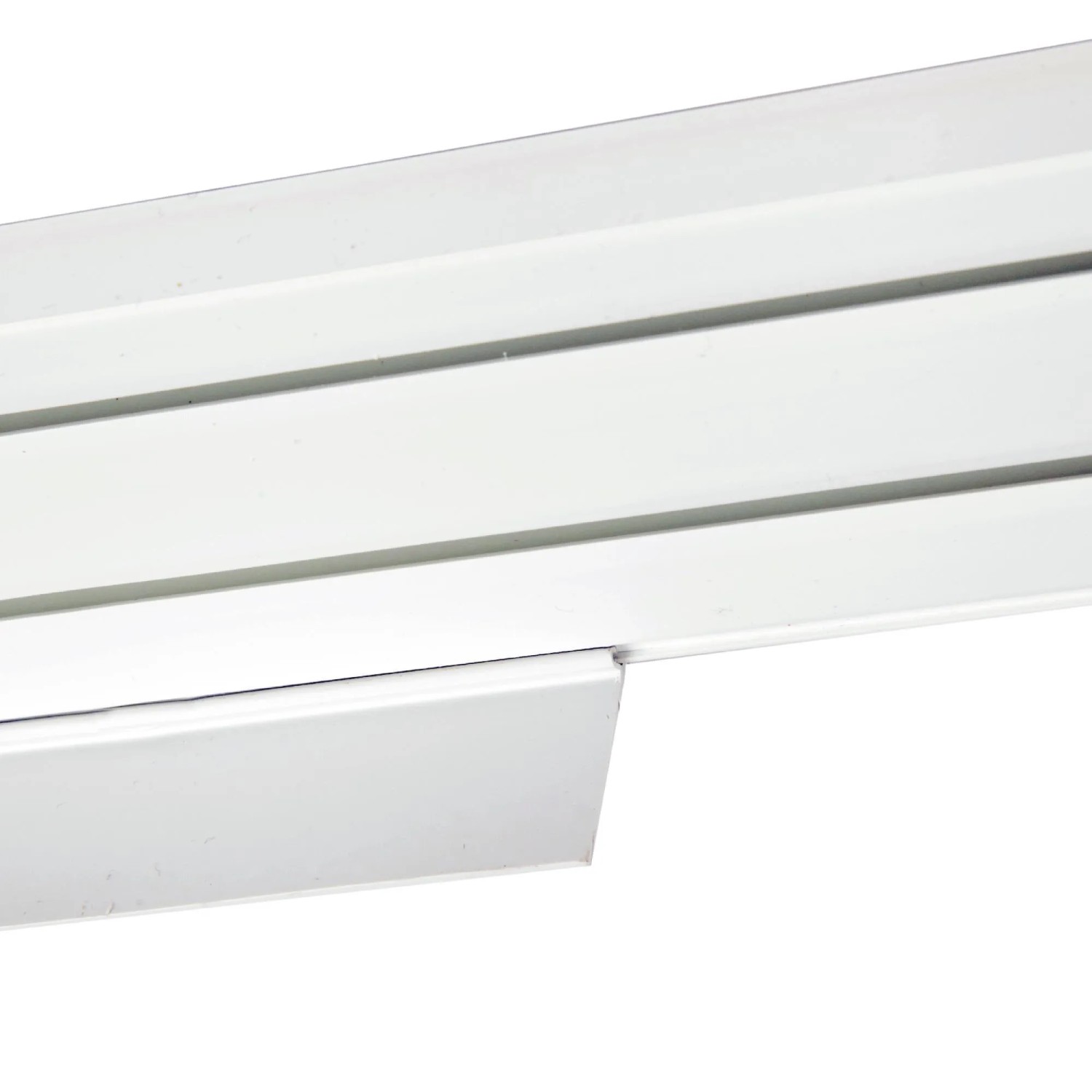 Weiße Bestlivings Gardinenschiene 420 cm mit Blende für Vorhänge.