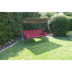 Angerer Hollywoodschaukel Elegance Tolar Rot mit Liegefunktion im Garten.