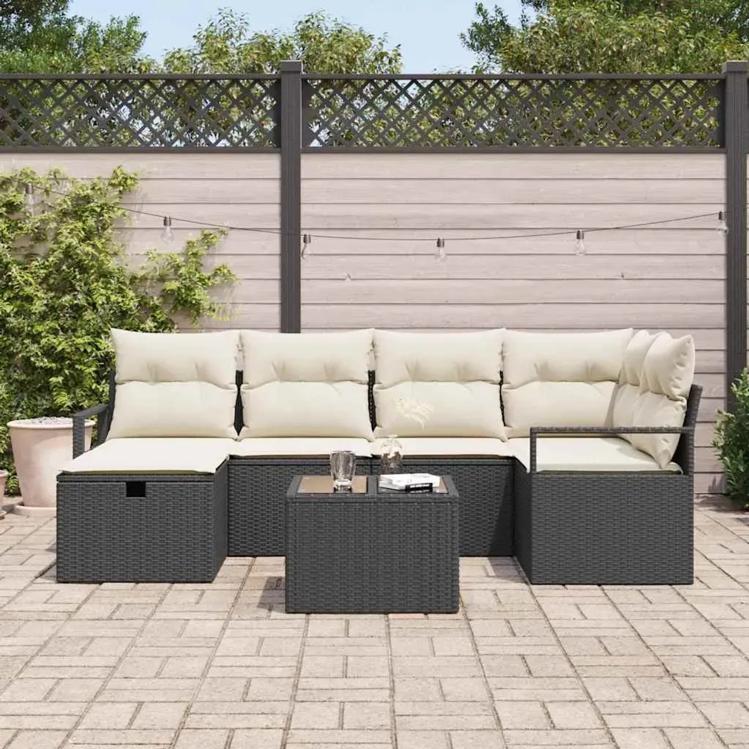 Schwarzes 7-teiliges vidaXL Garten-Sofa-Set aus Polyrattan mit Kissen und Tisch.