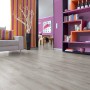Heller Jangal Laminatboden National Park Line Pro Dry Oak im Wohnraum verlegt.