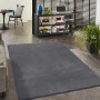 Grauer Floornovo Kurzflor Teppich (280x200 cm) im Wohnzimmer.