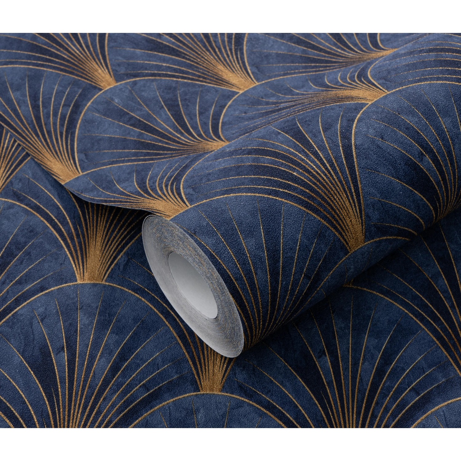 Blaue Erismann Vliestapete Elle Decoration 4 Avantgarde mit goldenem Art Deco Fächer-Muster.