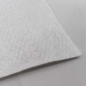 Detailaufnahme des weißen Aquagart Gartenvlies 150g, 2m breit. Unkrautvlies und Drainagevlies für den Garten.