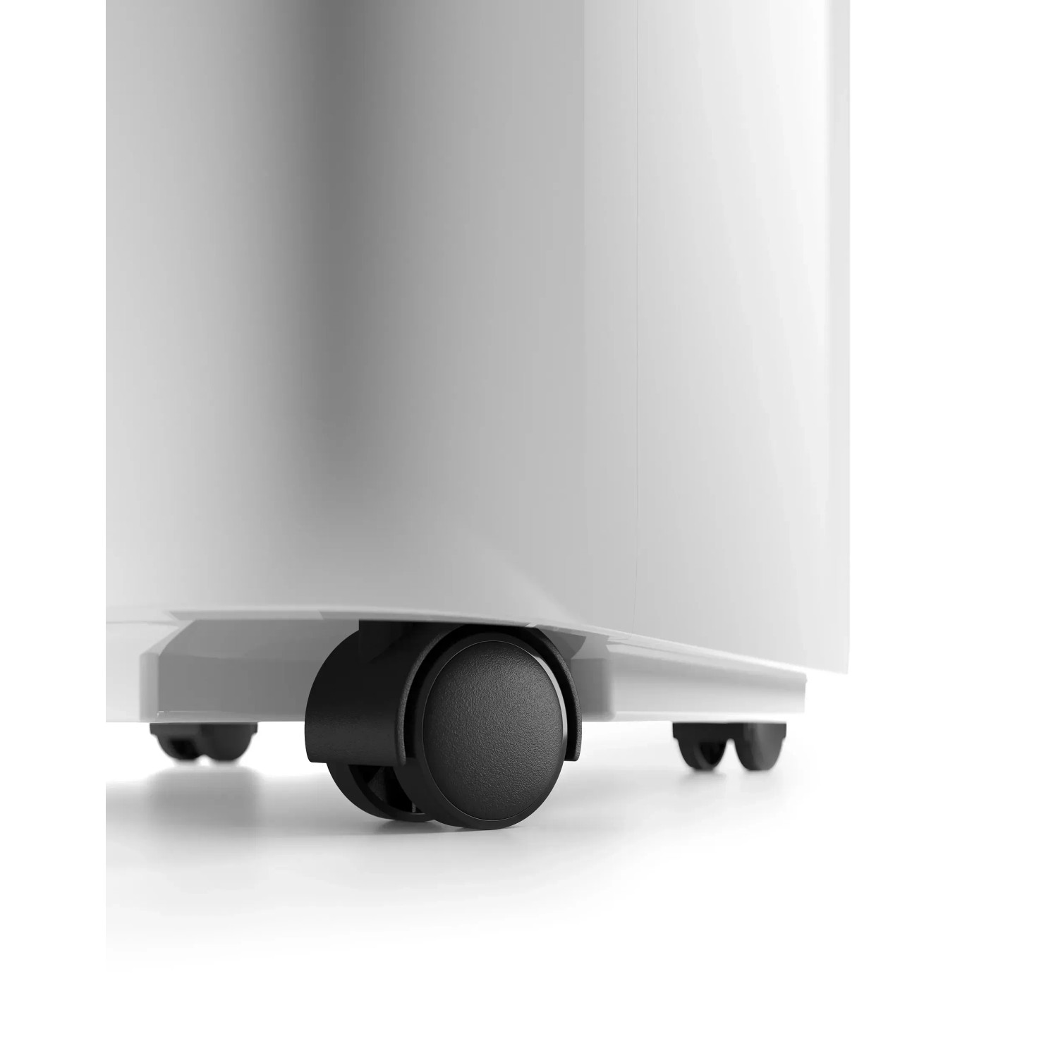Detailaufnahme der Rollen des DeLonghi Pinguino Compact Klimageräts für einfachen Transport.