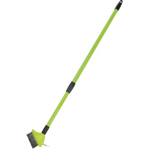 Grüne Fugenbürste mit Teleskopstiel und Stahlborsten zur Reinigung von Terrassen und Wegen.