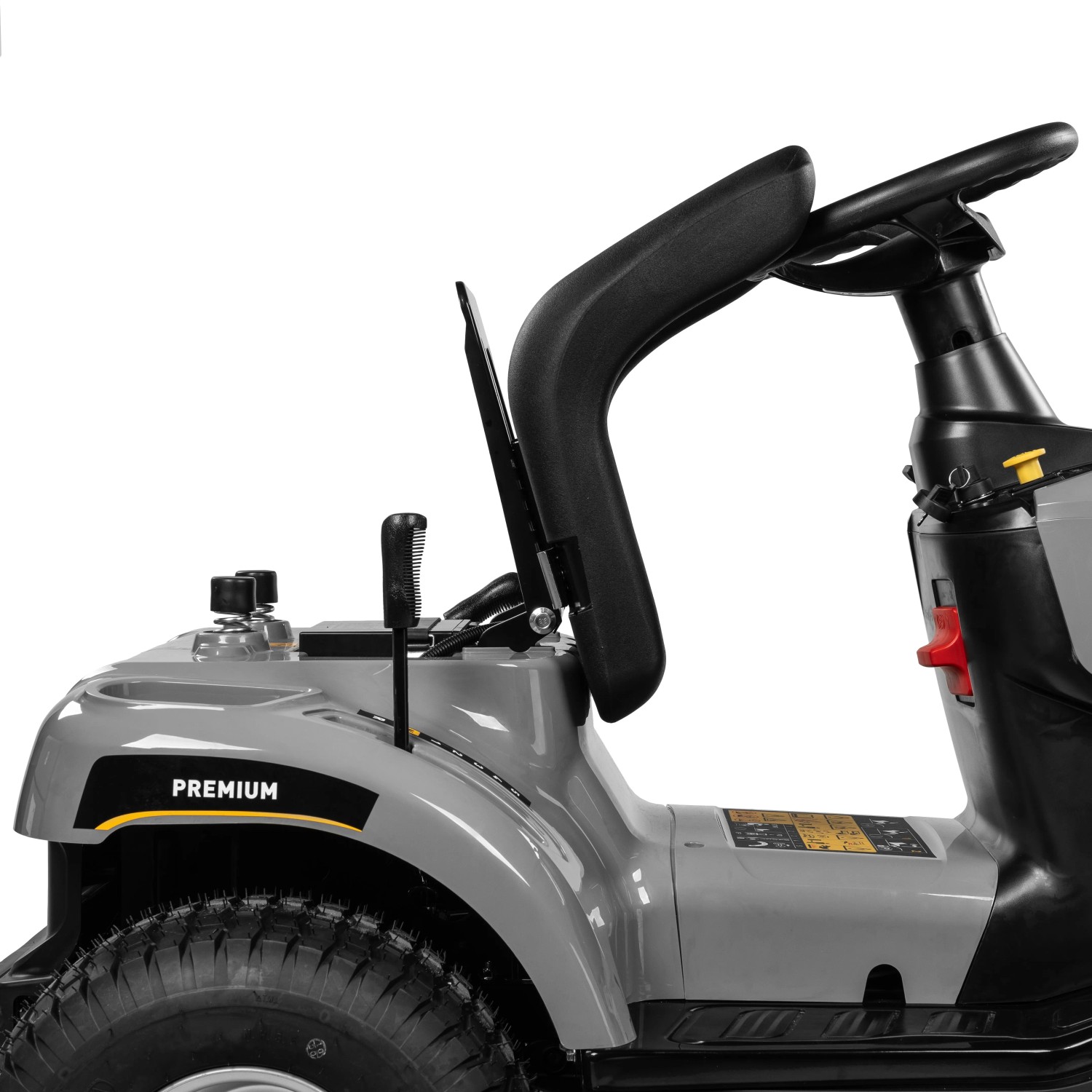 Detailansicht des Texas Premium Rasentraktor TTS98: Sitz, Lenkrad und Bedienelemente.