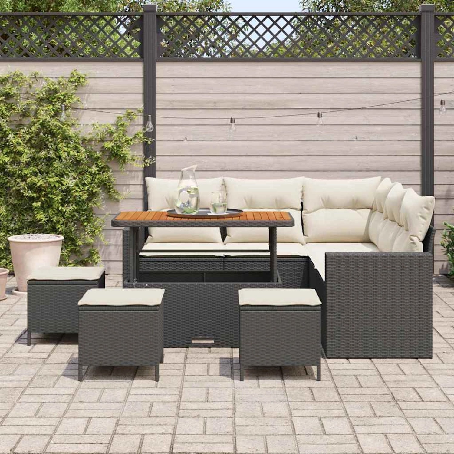 Schwarzes 9-teiliges vidaXL Garten-Sofa-Set aus Poly Rattan mit Tisch und Hockern.