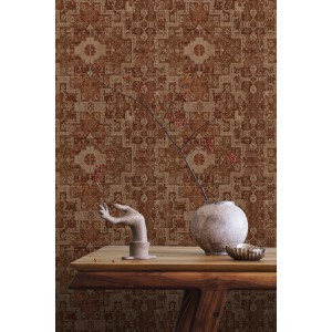 ESTAhome Vliestapete, orangebraunes orientalisches Kelim-Patchwork-Muster an einer Wand, dekoriert.
