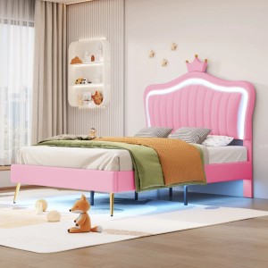 Rosa okwish Polsterbett 90x200 mit LED-Leuchten und Muschelkopfteil im Kinderzimmer.