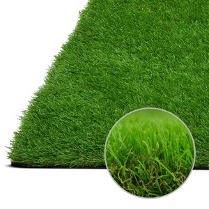 Grüner Kunstrasen Vita mit 40 mm Polhöhe und dichter Struktur. Ideal für Balkon, Terrasse, Garten. UV-beständig.