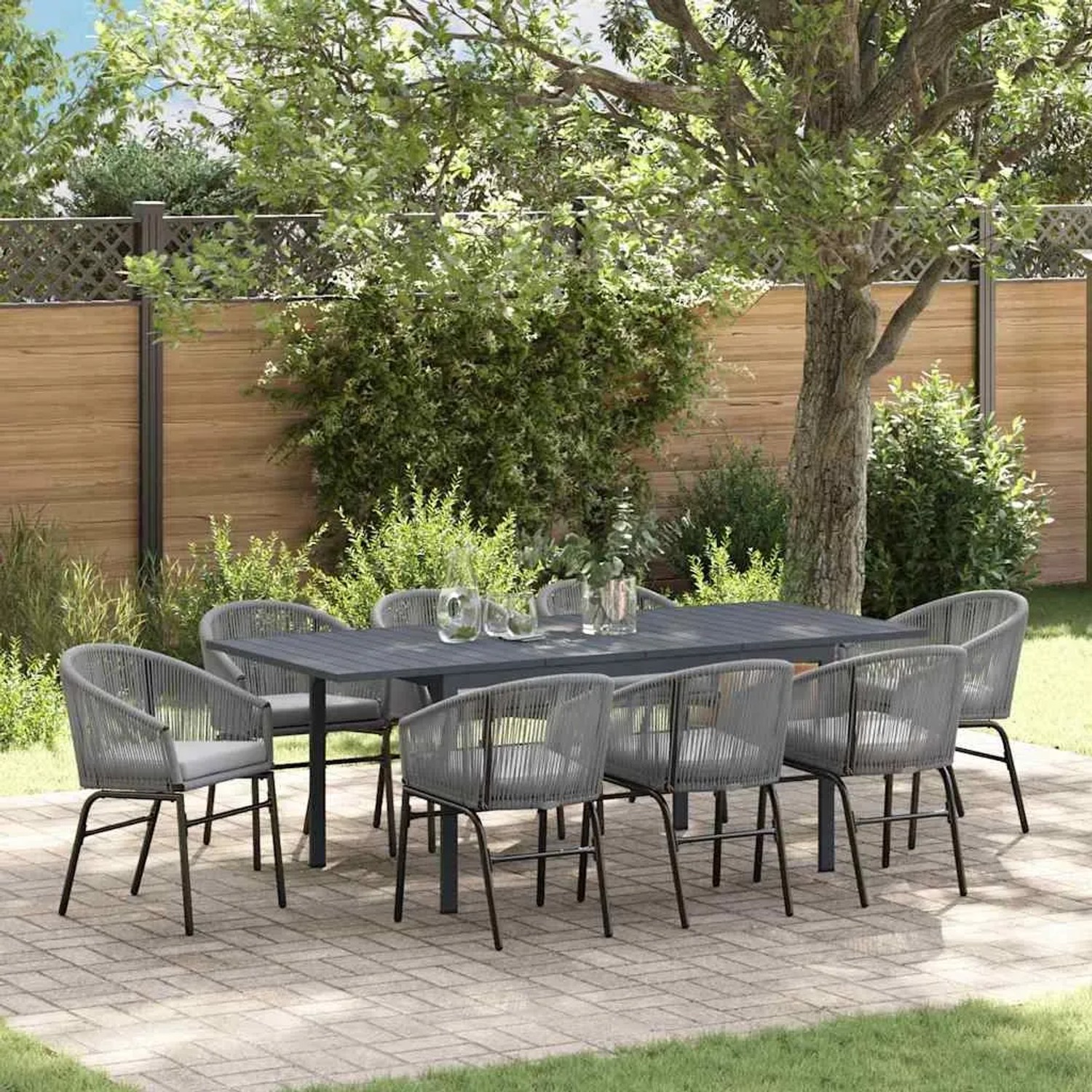 Graue 9-tlg. vidaXL Garten Essgruppe aus Poly Rattan mit Tisch und Stühlen im Garten.