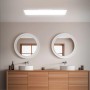 Weiße Brilo LED Deckenleuchte Simple mit Spritzwasserschutz im Badezimmer.