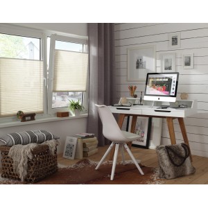 Gardinia EasyFix Plissee, 75x130 cm, elfenbeinfarben, mit Bedienschienen am Fenster im Arbeitszimmer.