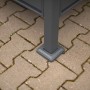Detailaufnahme: Anthrazitfarbene Westmann Mülltonnenverkleidung Planum aus Metall, Standfuß.