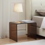 Nachttisch Suzana aus gebogenem braunem Glas, 50 cm, neben Bett. Modernes Design.