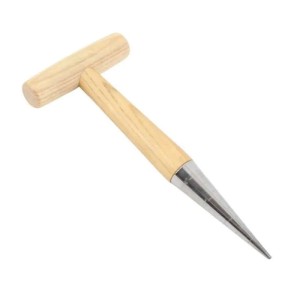 Galaflor Pflanzholz aus Edelstahl mit hellem Holz-T-Griff, spitzer Klinge für Gartenarbeiten.