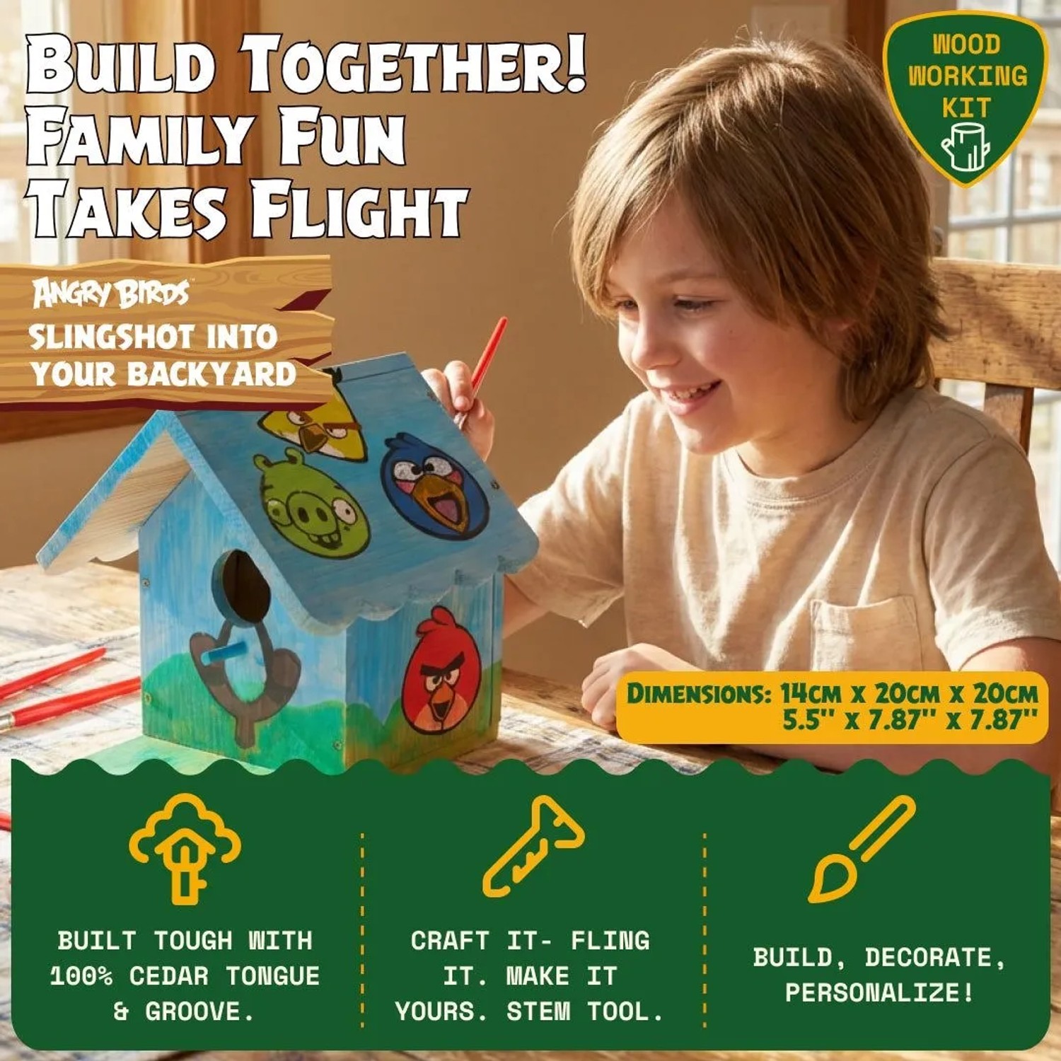Kind bemalt WildYard X Angry Birds Vogelhaus Bausatz aus Zedernholz.