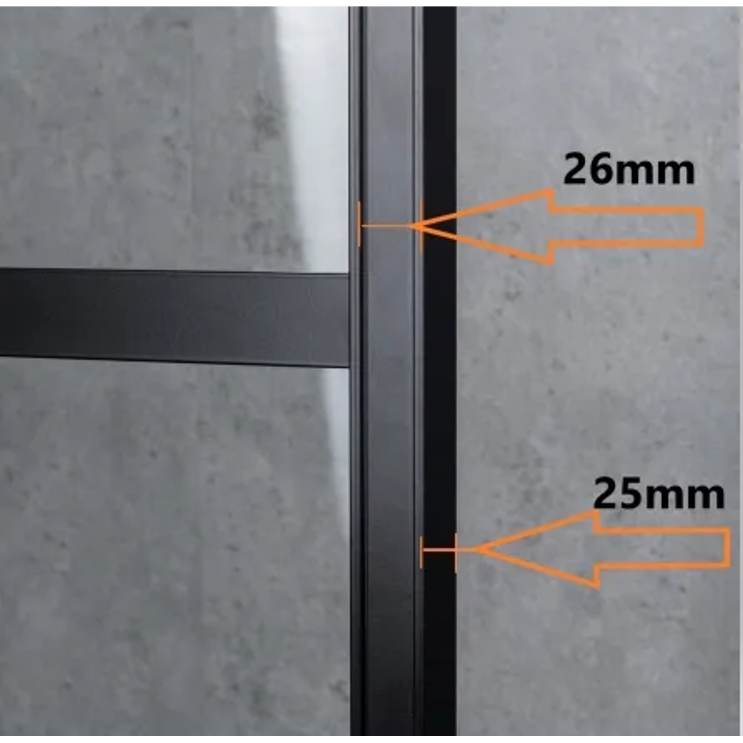 Detailaufnahme: Schwarze inova Loft Glasschiebetür mit Maßangaben (26mm, 25mm).