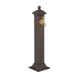 Dunkelbrauner Relaxdays Standbrunnen aus Gusseisen mit goldenem Hahn, 71cm hoch.