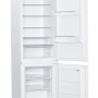Offener, weißer Kühl-Gefrier-Schrank als Teil der Held Küchenzeile Kempten.