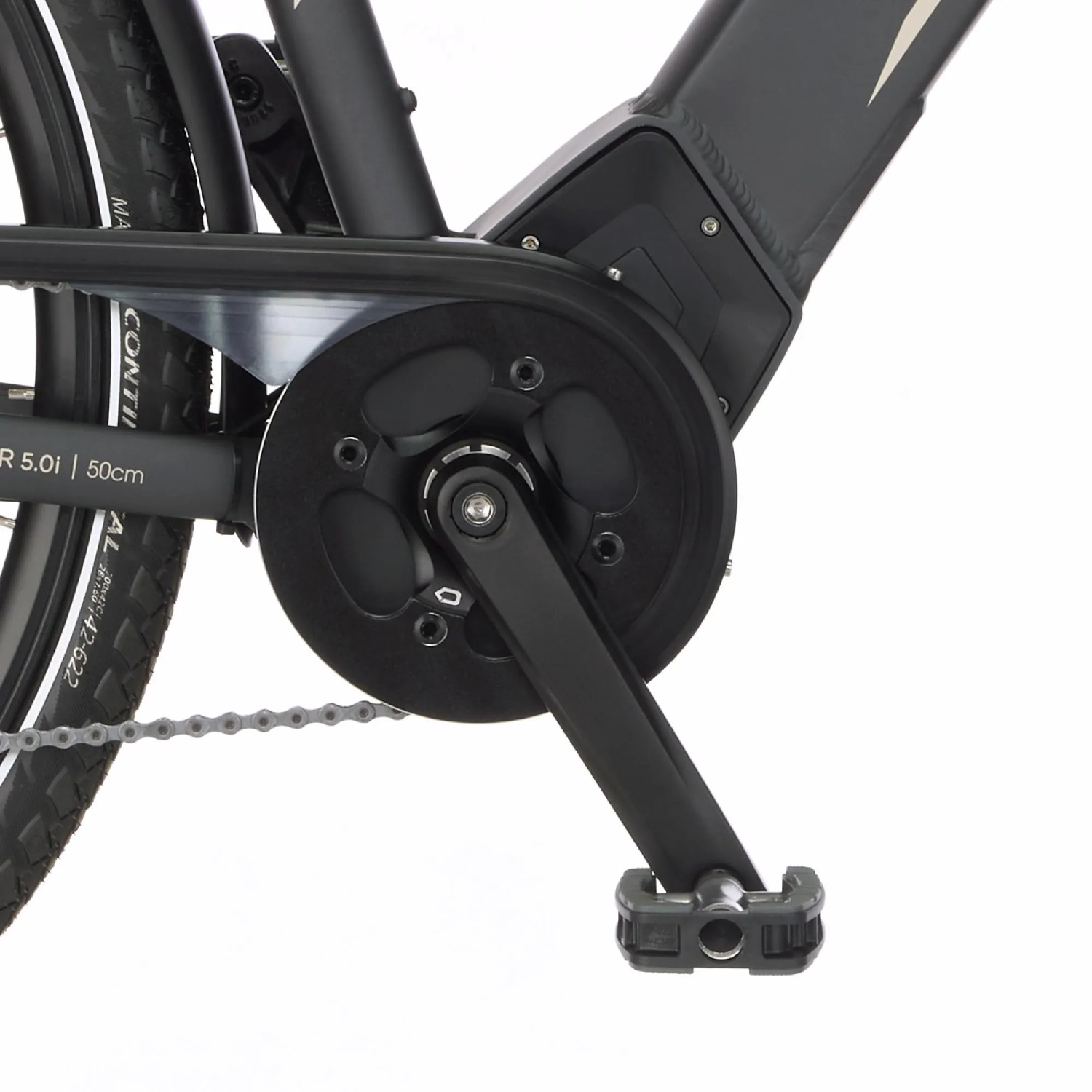 Detailaufnahme: Fischer E-Bike Viator 5.0i, 50 cm, Kurbel, Pedale und Kette im Fokus.