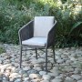 Acamp Manhattan Armsessel, anthrazitfarbener Gartenstuhl mit Sitz- und Rückenkissen.
