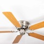 Extra flacher Deckenventilator Pepeo Kisa Deluxe, Nickel gebürstet, Flügel in Weiß und Ahorn.