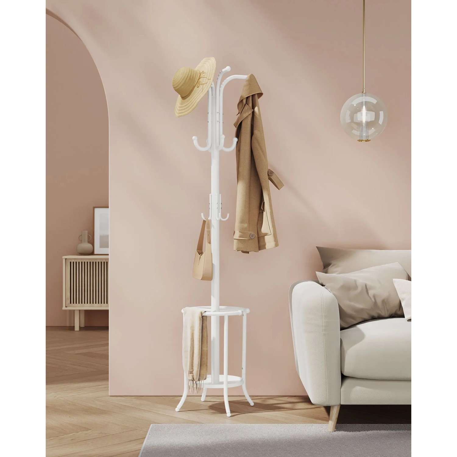Weißer Songmics Kleiderständer mit Schirmständer, Hüten, Jacke und Tasche.