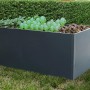 Floraworld Metall Hochbeet Twin-Wall, 100x76x200 cm, anthrazit, bepflanzt im Garten.