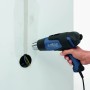 Steinel Heißluftgebläse HL 1920 E (2.000 W) im Einsatz an einer Wand.