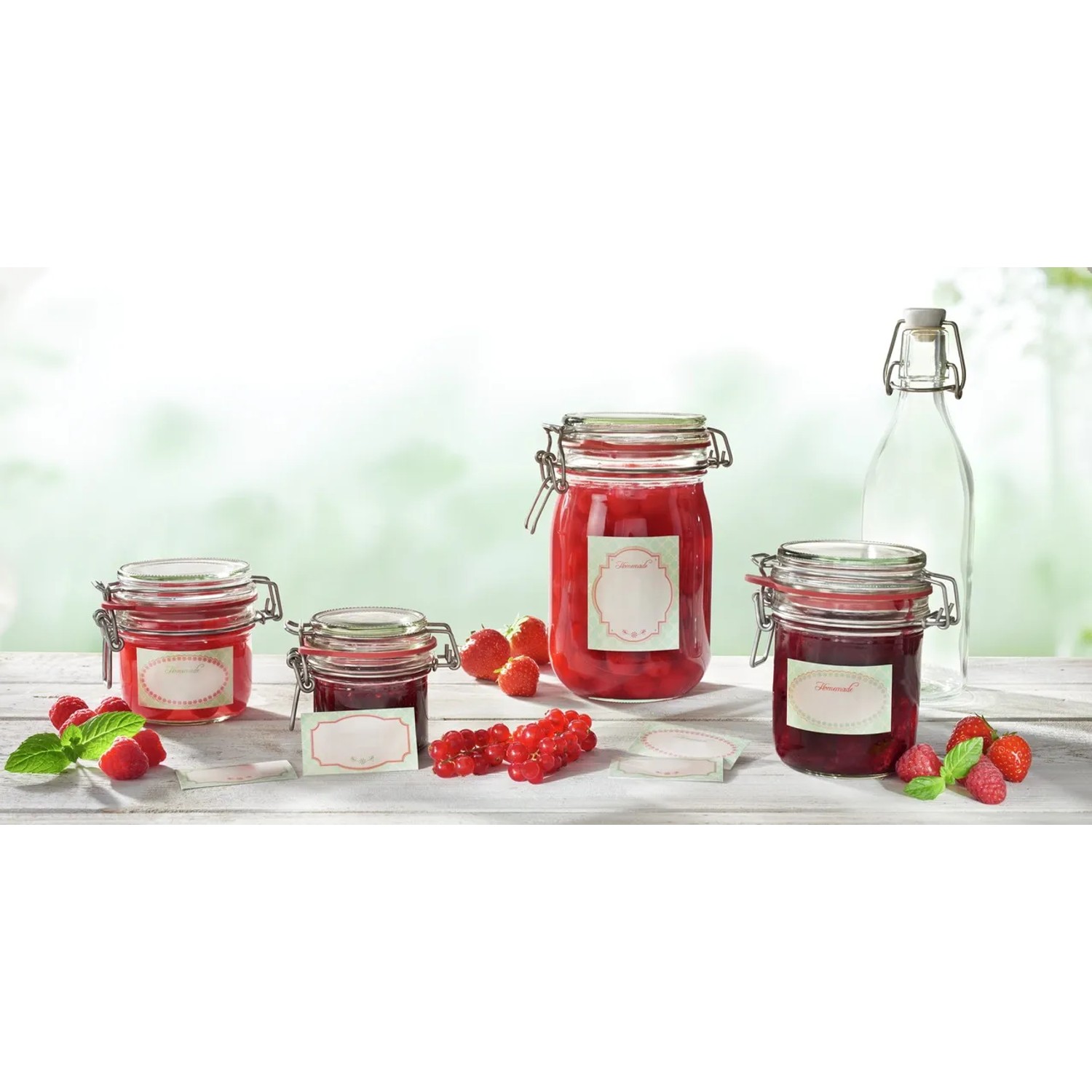 Leifheit Deko-Etiketten Pastell auf Einmachgläsern mit selbstgemachter Marmelade und Früchten.