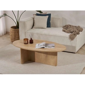 Vente-unique Couchtisch Isenora, naturfarben hell, oval, mit massiven Beinen im Wohnzimmer.