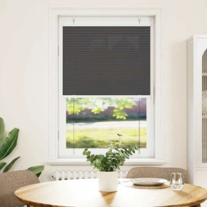 Schwarzes Plissee (70x100 cm) am Fenster für Sicht- und Sonnenschutz.