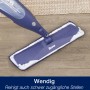 Bona Premium Spray Mop für Parkettböden in Aktion, Detailaufnahme des Moppkopfes auf Holzboden.