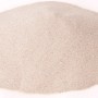 Heller Quarzsand, Körnung 0,1-0,3 mm, geeignet für Fugen und Flächen.